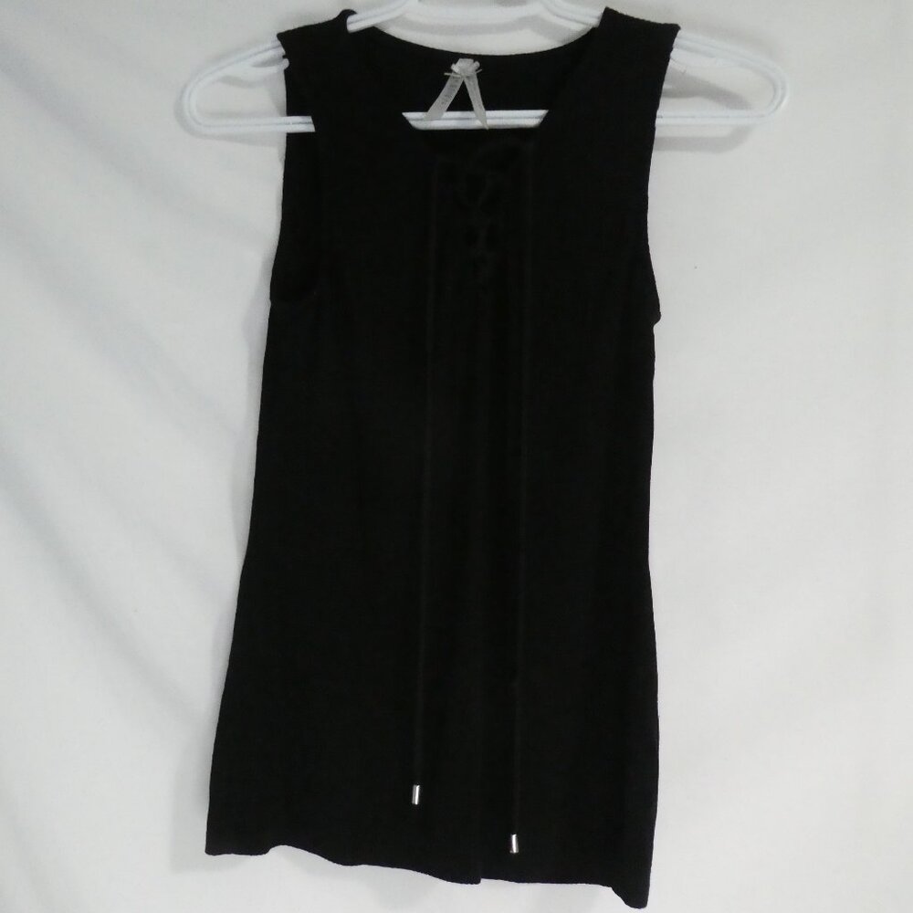 JO & CO | small | Ribbed Sleeveless Top | V-Neck | Lace-Up Front